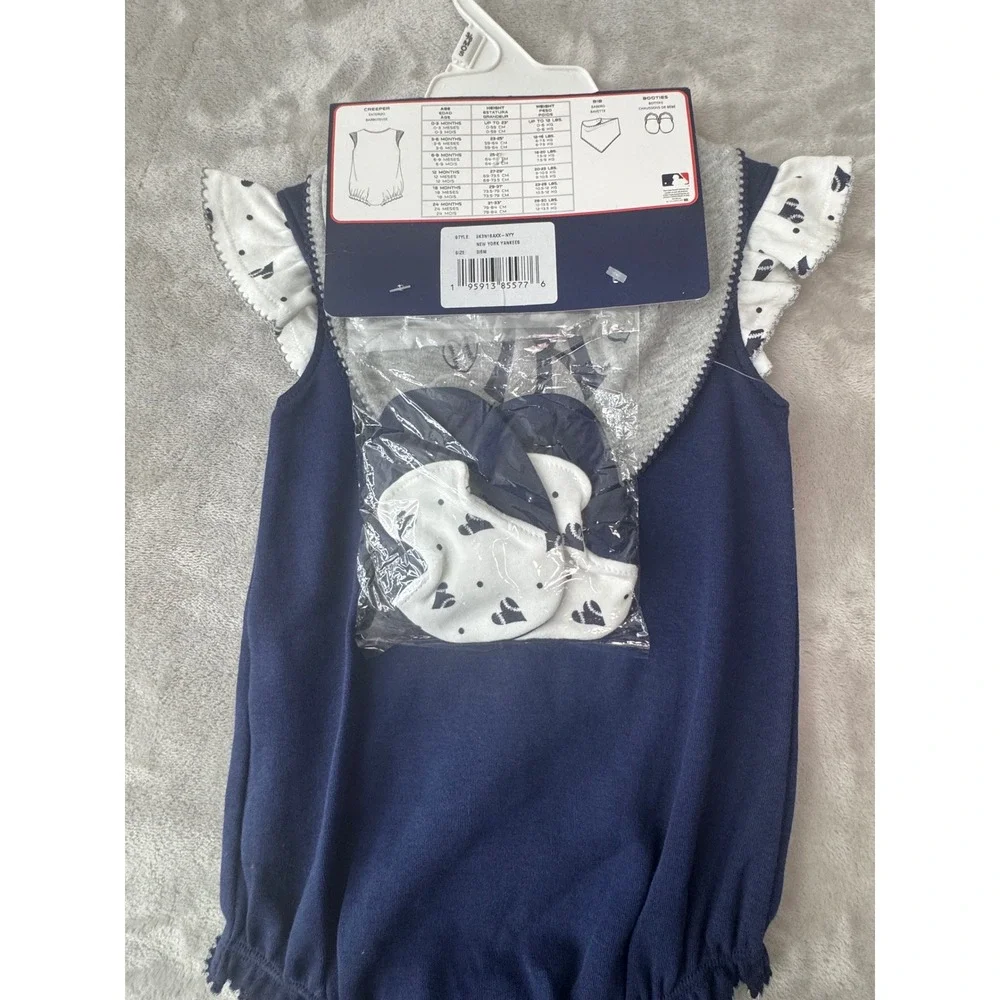 MLB New York Yankees 3 Piece Creeper Bib and Bootie Set Navy Blue 3-6 Months